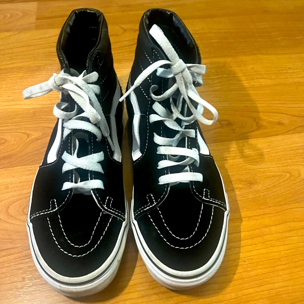 Vans hi-top classic skate shoes.  Women’s 8